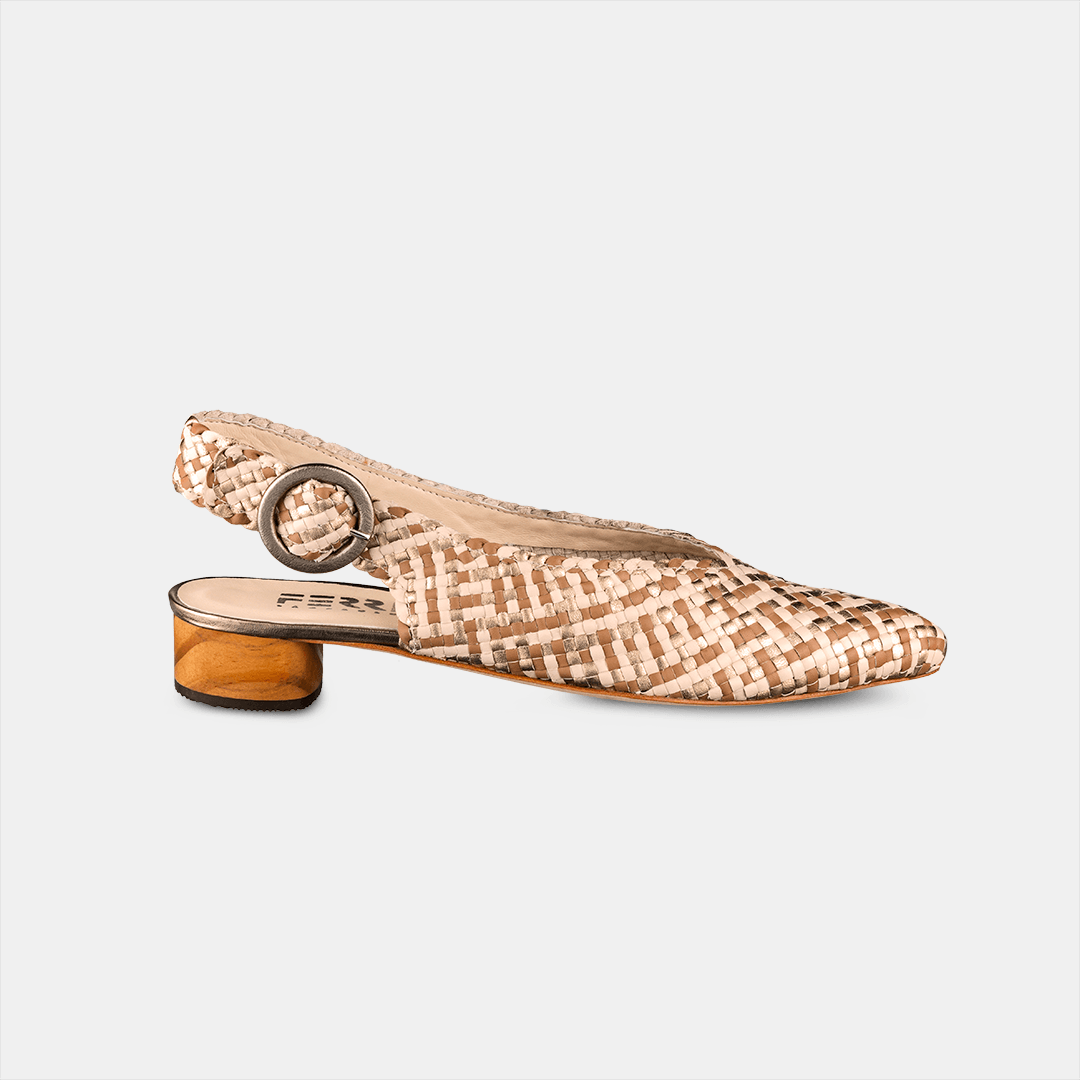 Sapato Bico Fino Tressê Bege